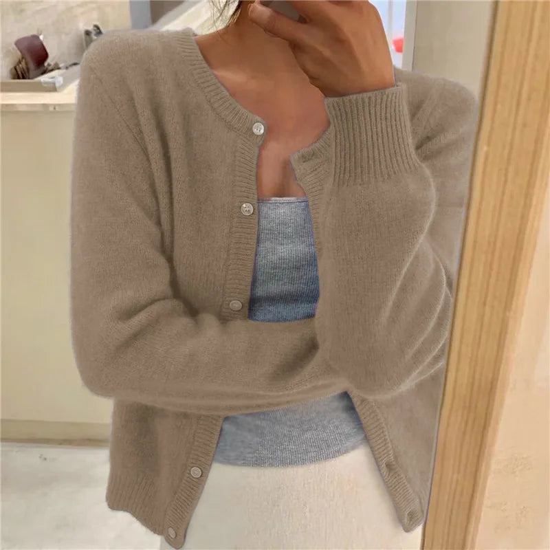 CozyCardigan - Kle deg i høstens omfavnende varme med vår koselige cardigan